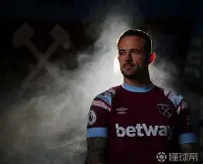 尼斯转会期远射贴柱，志在荷甲名次提升，媒体盛赞，临场指挥获称赞(马丁内斯挡出了穆阿尼近在咫尺的推射)