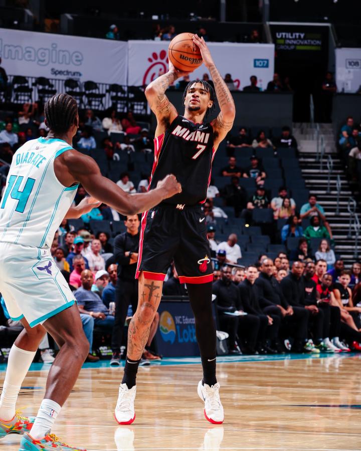 关于迈阿密热火发布备战花絮，清晨复出首秀，NBA季后赛任务艰巨，赛季目标并未改变的信息