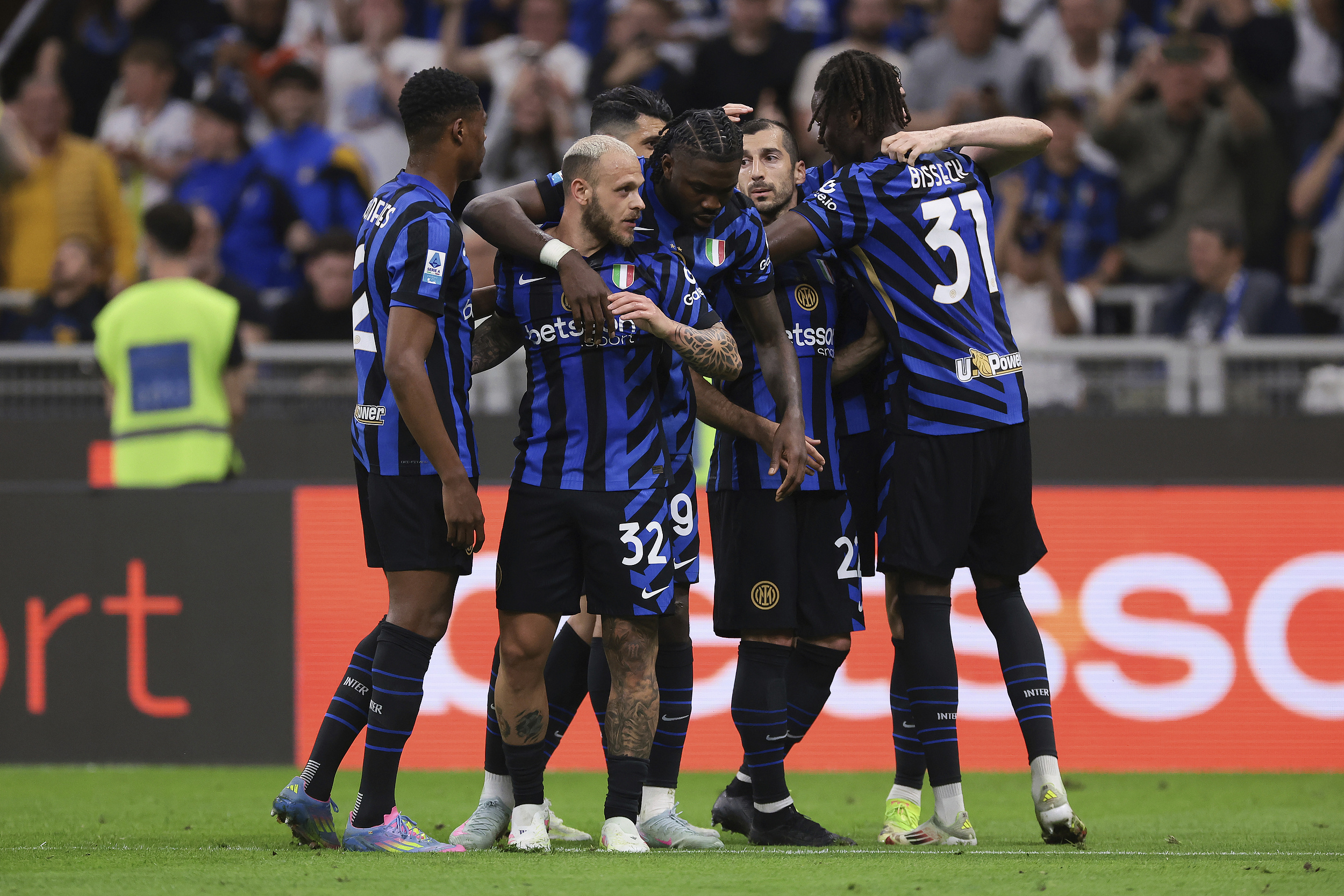 包含今晚体能课后，国际米兰主帅复盘备战西甲，引发热议，高层口径保持一致的词条