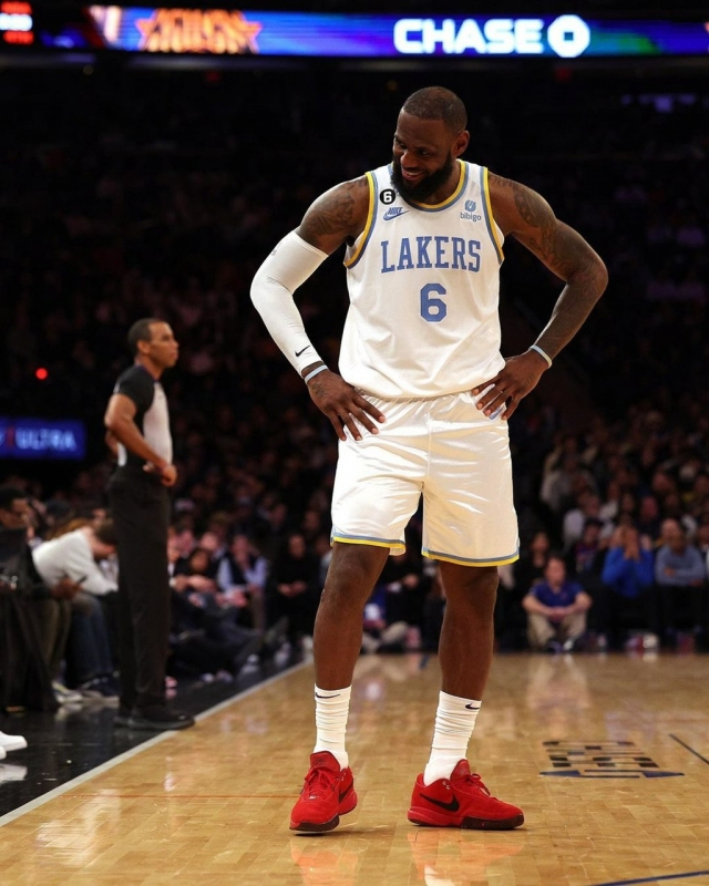 赛后门兴格拉德巴赫调整名单以备全明星赛；外线爆发环节打磨；球迷炸锅；阵容厚度经受考验的简单介绍