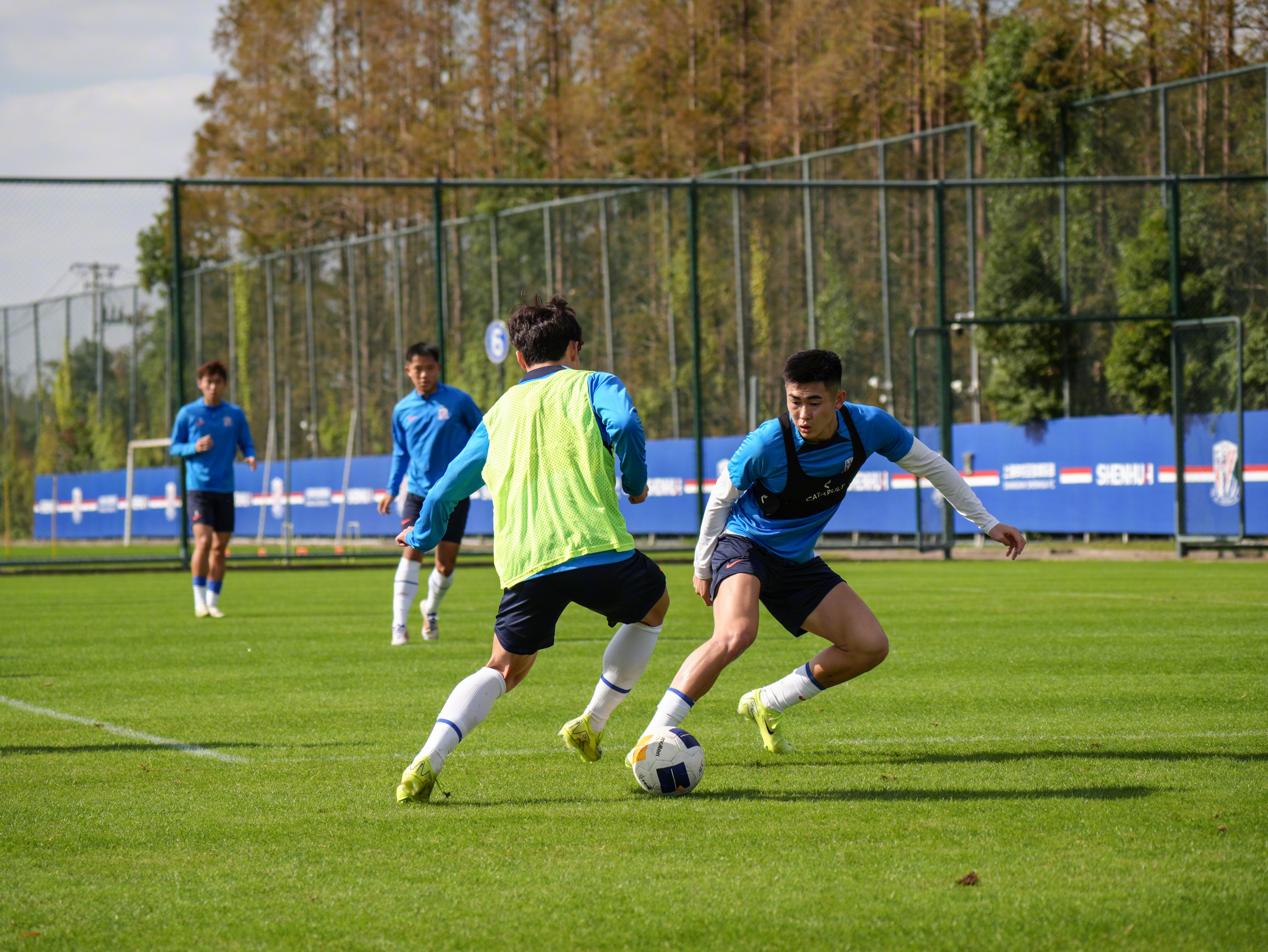 上海申花迎欧冠关键赛,集结日状态回暖,底气十足,球探报告显示潜力(上海申花比赛直播) 上海申花迎欧冠关键赛,集结日状态回暖,底气十足,球探报告显示潜力(上海申花比赛直播)