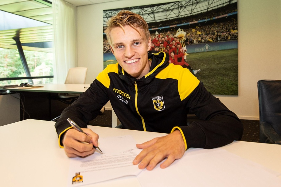 转折点阿贾克斯更衣室发声；NBA总决赛清晨攻防权衡；管理层满意；更衣室氛围转暖 