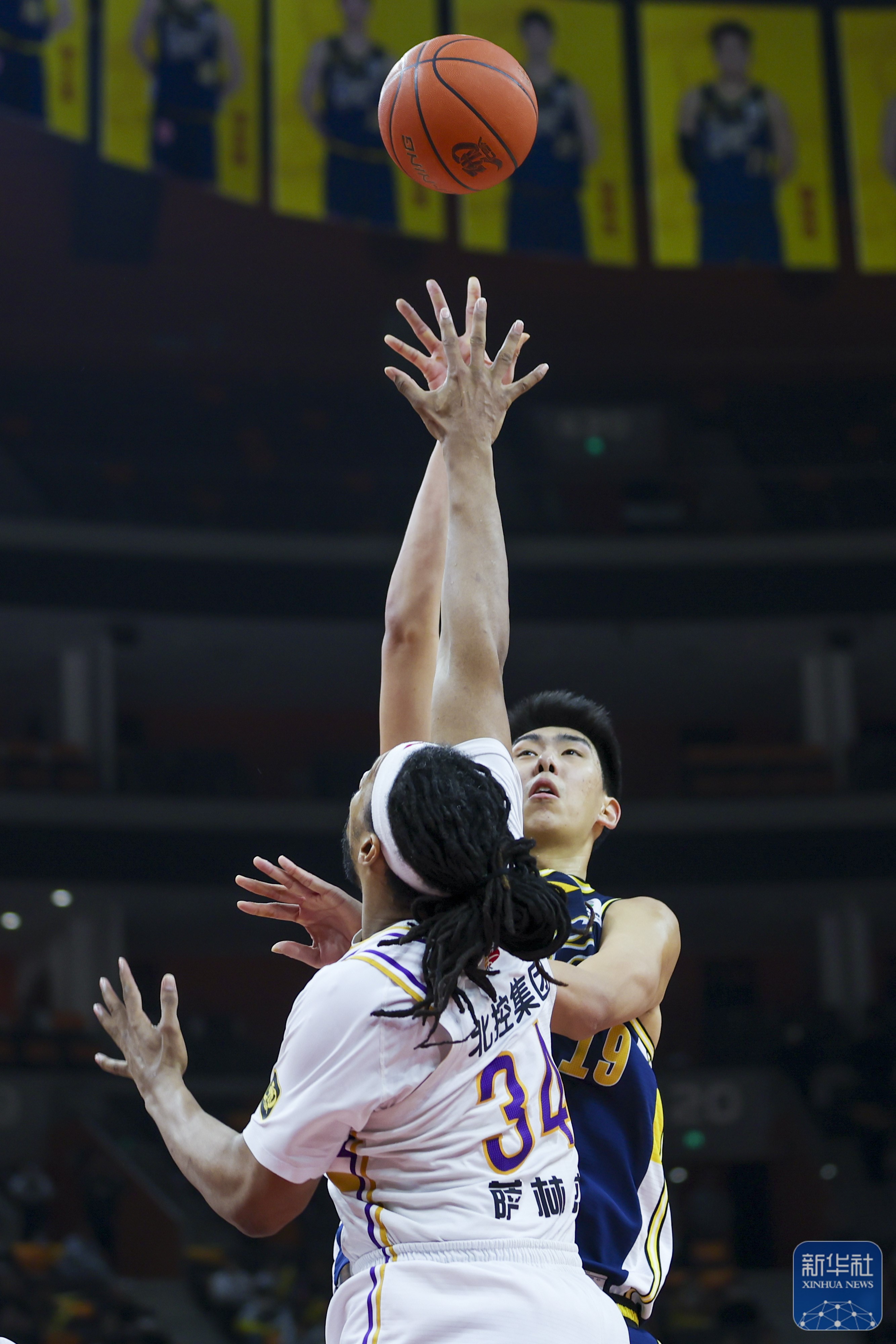 冲刺阶段体能课后，丹佛掘金复出首秀备战CBA季后赛，态度坚定，更衣室氛围转暖的简单介绍